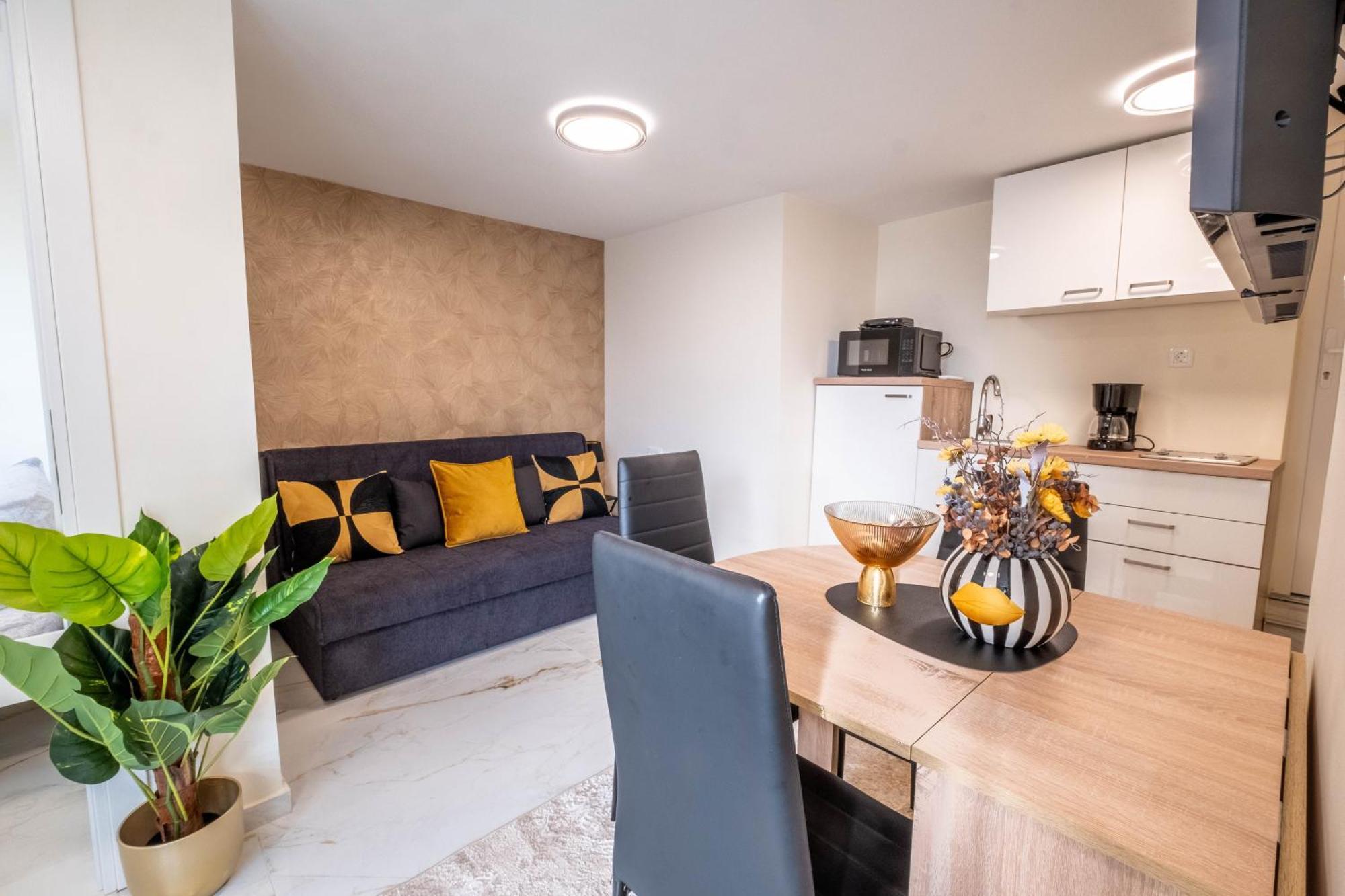 Premium Relax Rooms Novi Vinodolski Eksteriør billede
